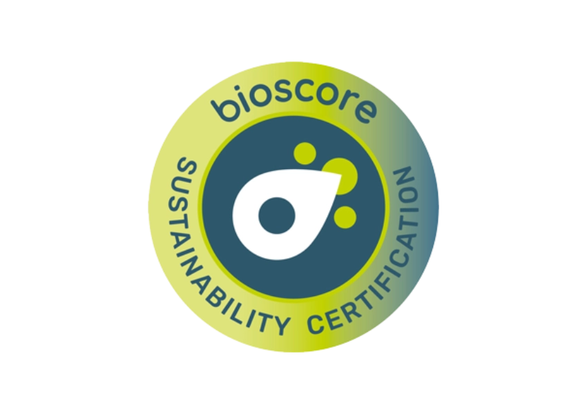 Emblema de certificaci&oacute;n de sostenibilidad "Bioscore" con dise&ntilde;o abstracto.