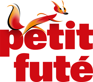 Logo de "petit fut&eacute;" con un zorro estilizado sobre las letras.