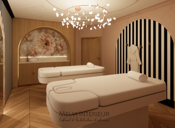 Salle de massage &eacute;l&eacute;gante avec tables, chandelier moderne et d&eacute;cor floral.