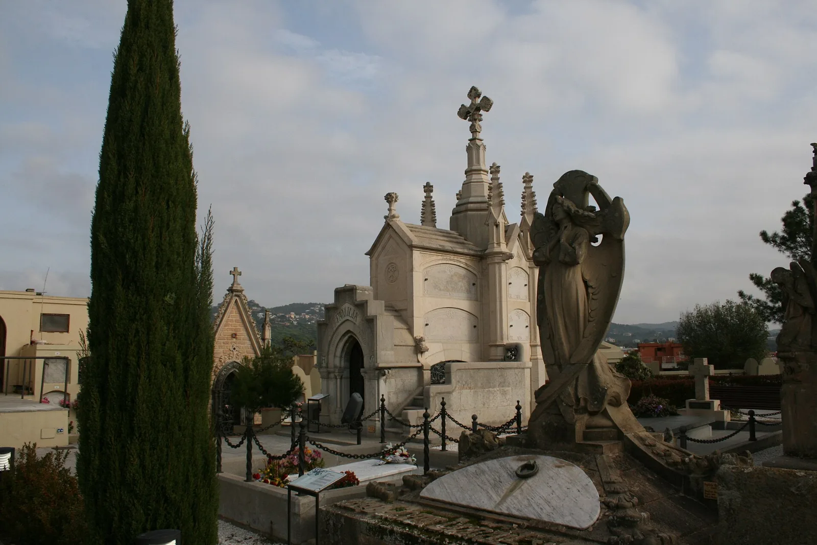 Panteones modernistas del cementerio de Lloret de Mar