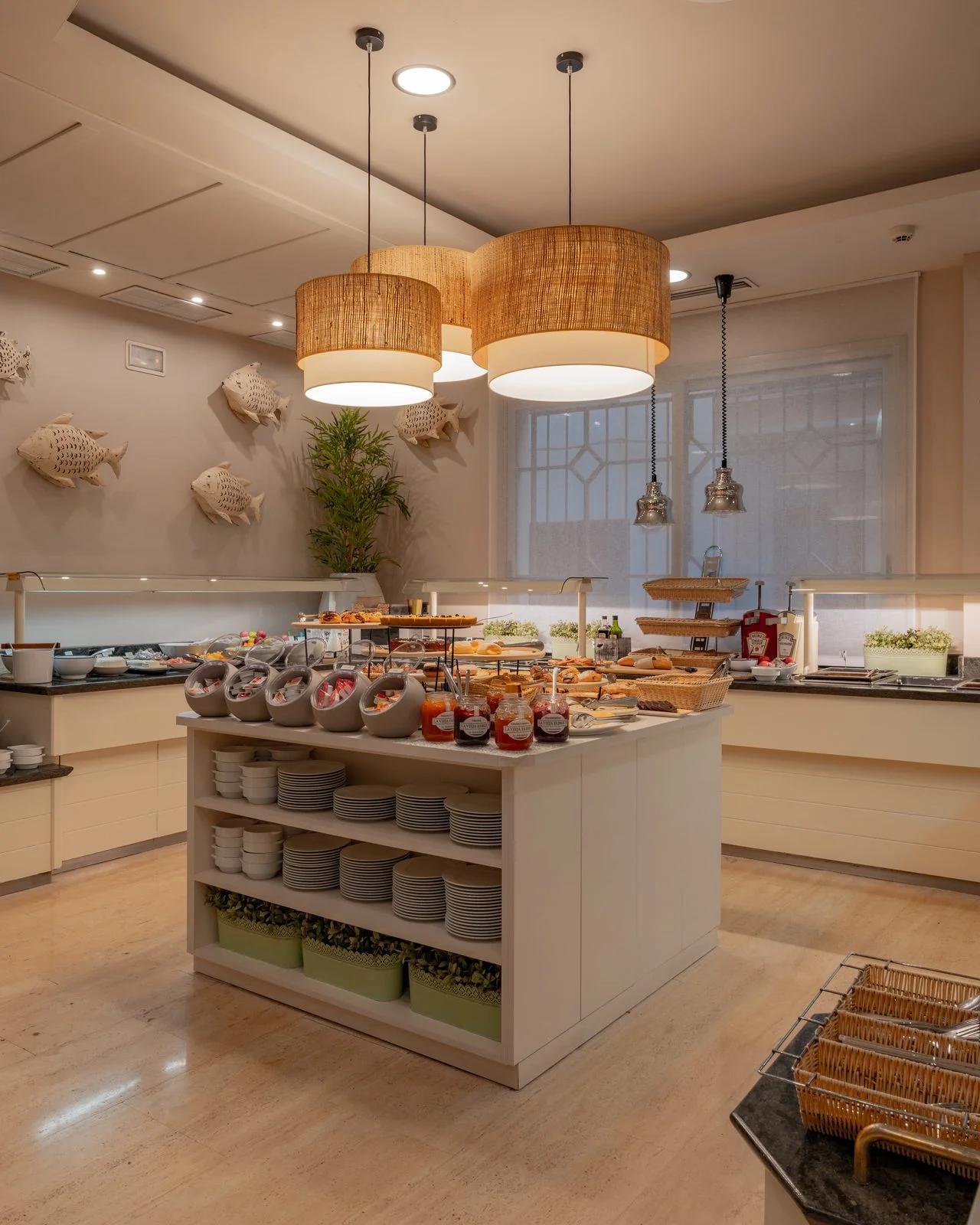 Isla central del desayuno buffet del Hotel Miramar en Lloret de Mar
