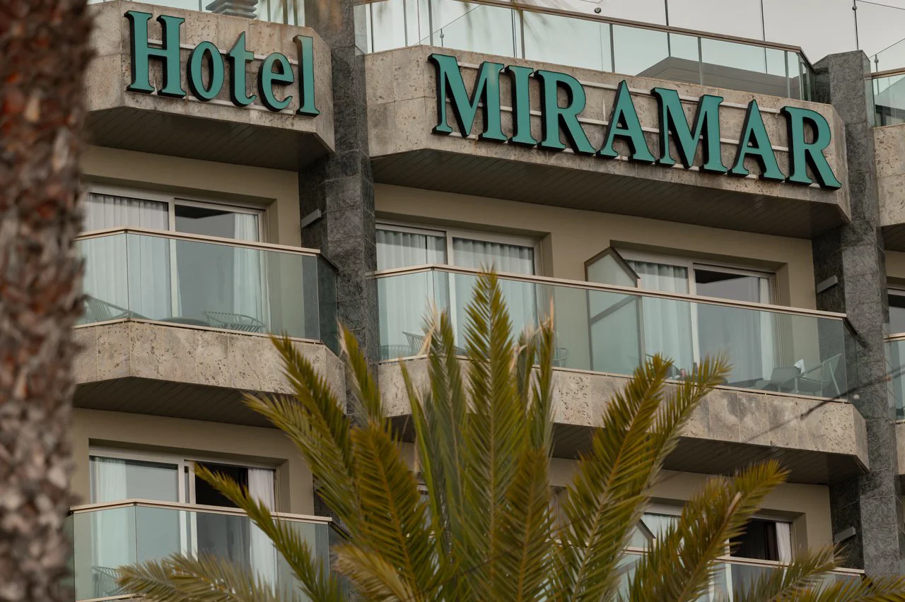 Fachada del Hotel Miramar en el paseo marítimo de Lloret de Mar