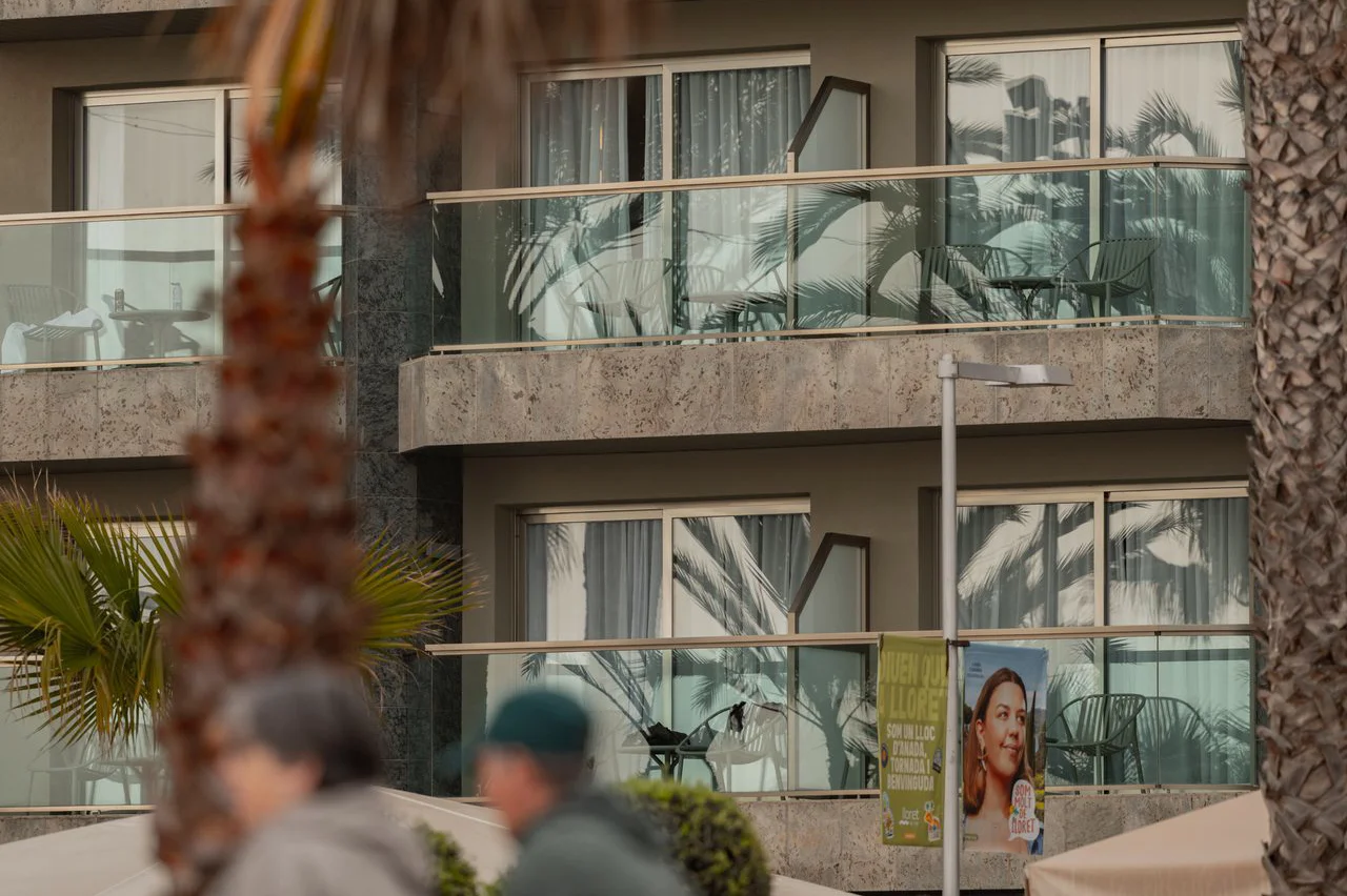 Hotel Miramar en el paseo marítimo de Lloret de Mar, con palmeras