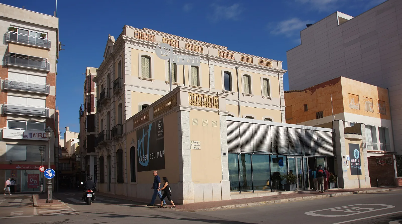 Edificio del Museu del Mar en Can Garriga, en el paseo marítimo de Lloret de Mar