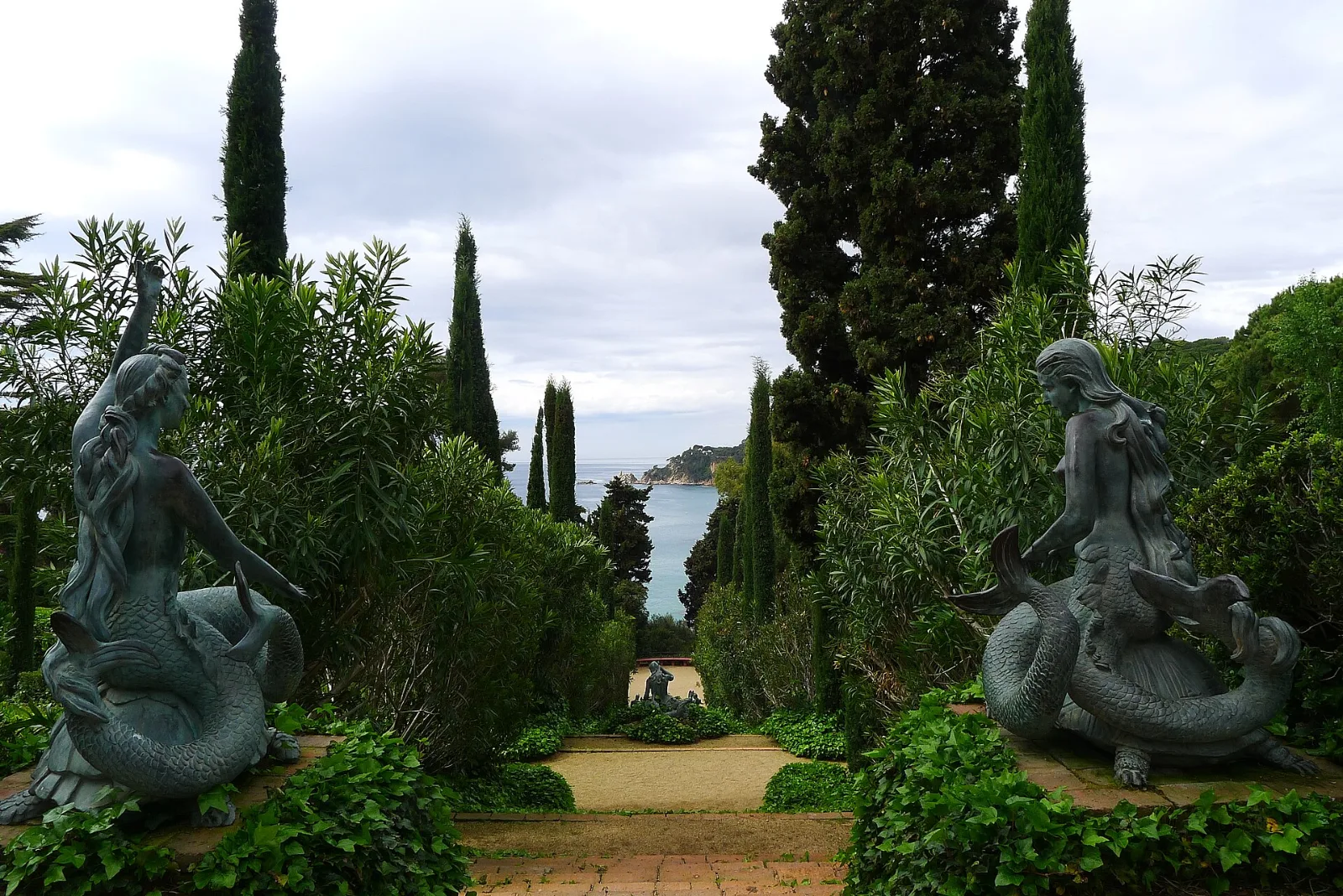Sirenas de bronce en los Jardines de Santa Clotilde, Lloret de Mar