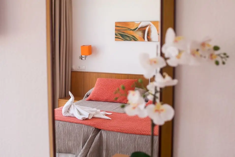 Hostal Los Pinos - Garden Hotels