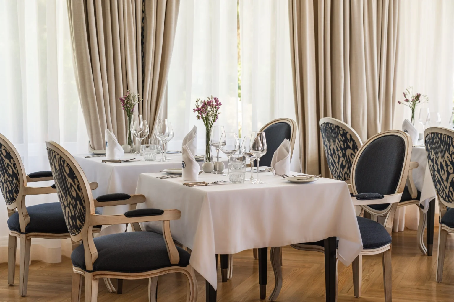 Hospitality-restaurant-bar-5