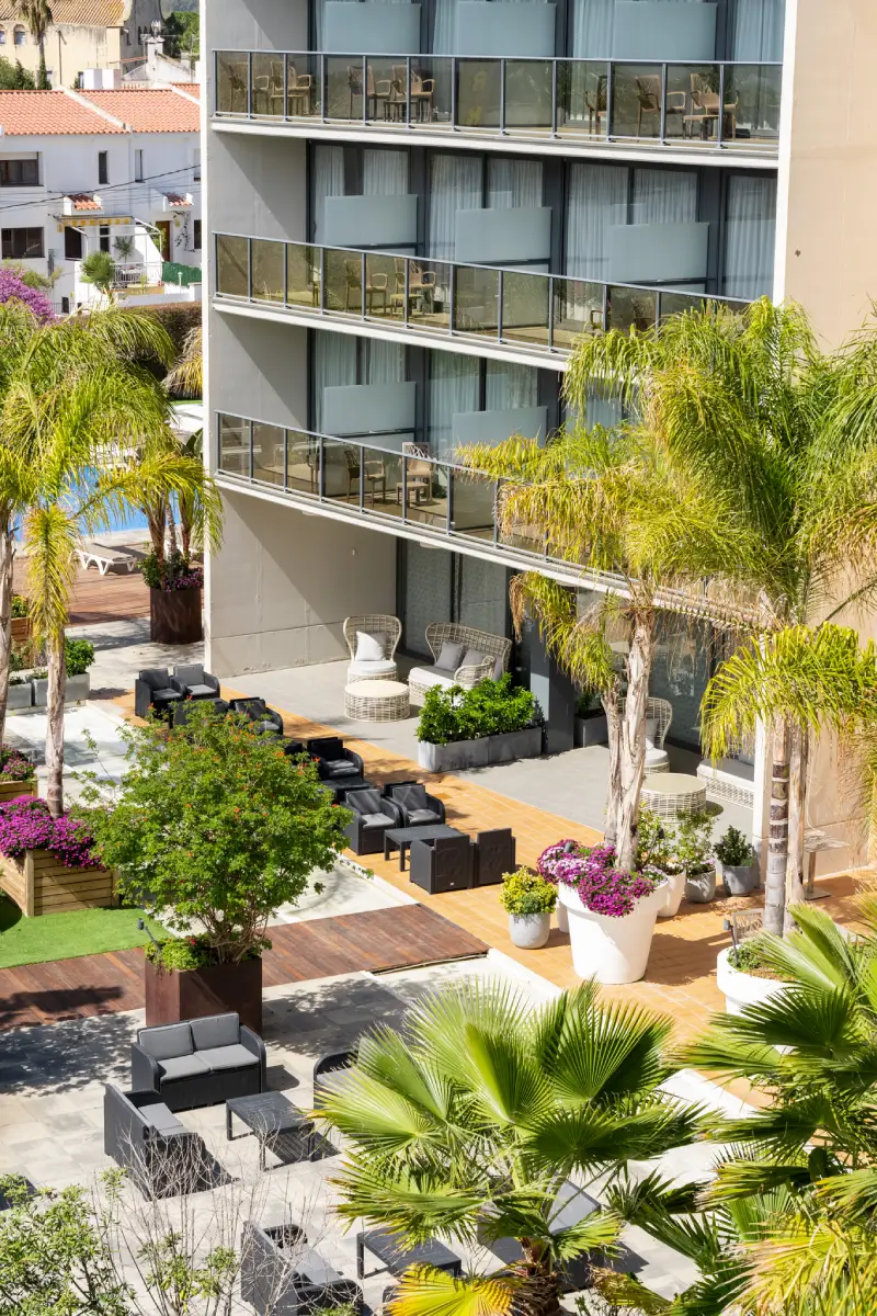 Vista de la zona exterior y la fachada