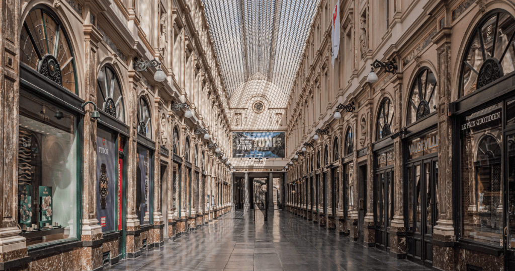 Galeries Royales Saint-Hubert à Bruxelles, symbole d'élégance et hommage à Giorgio Armani