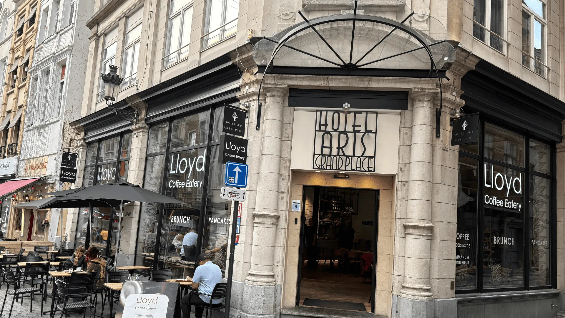 Lloyd Coffee Eatery Brussels Grand PLace