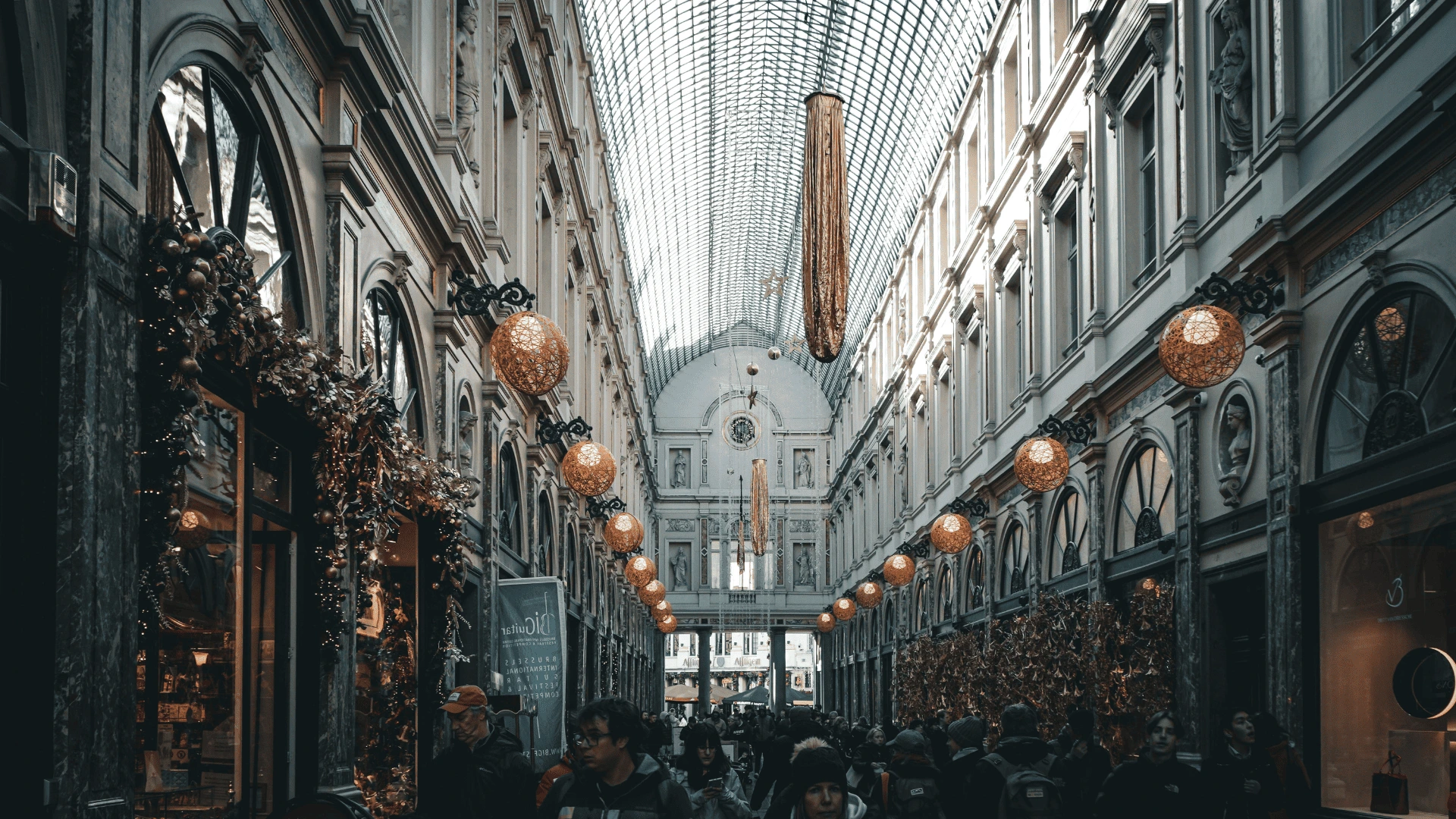 Koninklijke Sint-Hubertusgalerijen Brussel december kerstfeestelijke verlichting winter winkelarcade