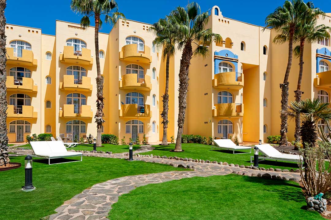 SMF-GARDENS-+-BALI-BEDS-(11)