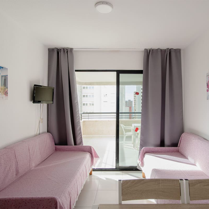 Salón de la habitación con terraza interior