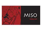 Diseño gráfico rojo y negro con texto "MISO restaurant" y un dibujo de estilo asiático a la izquierda.