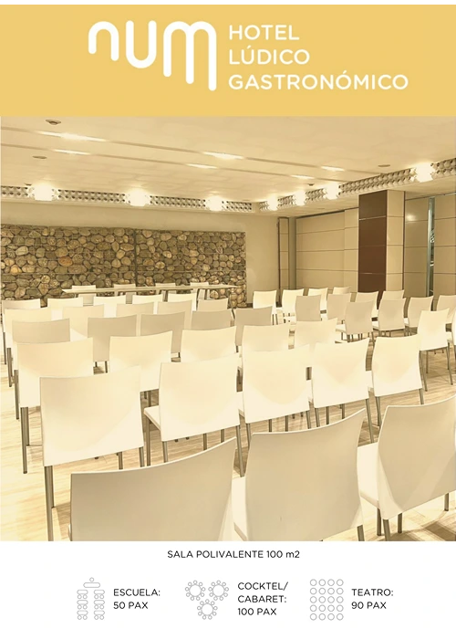Sala polivalente en hotel con sillas blancas, capacidad para 50-100 personas según disposición.