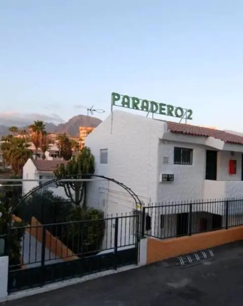 vista de la fachada de aparatmentos paradero 2 desde la calle