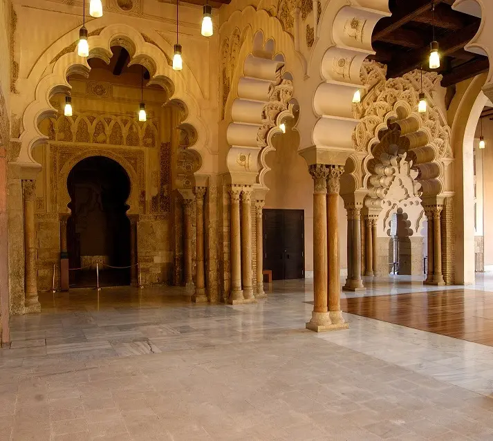 foto interior del palacio de Aljaferia