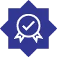 Icono de insignia azul con un cheque en el centro, simbolizando verificación o calidad.