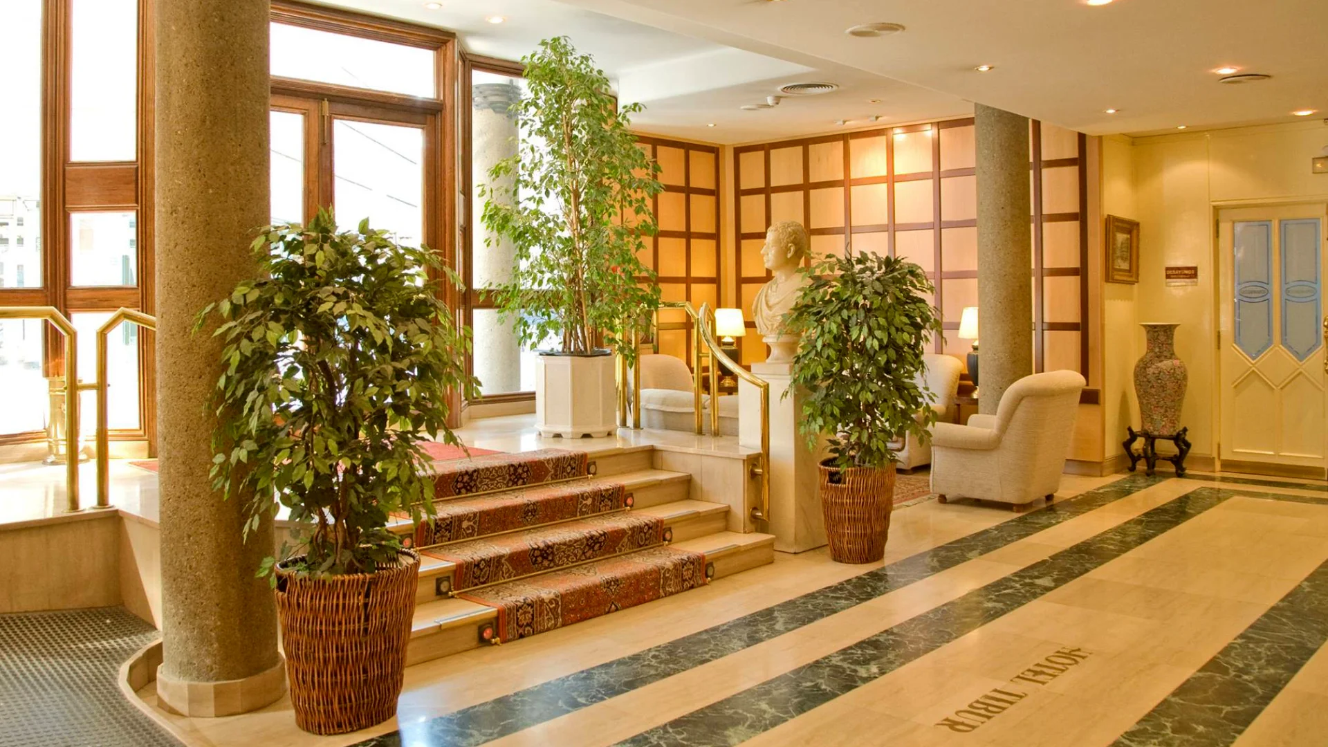 Services - Hotel Tibur