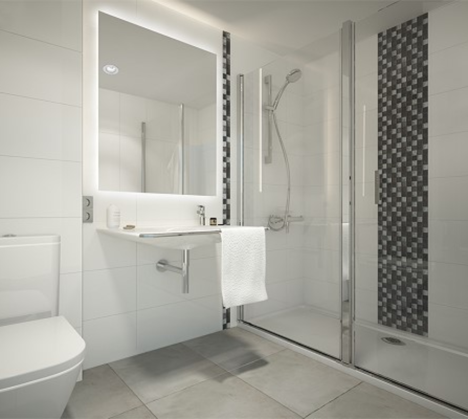 Ba&ntilde;o moderno con ducha, espejo grande iluminado y toalla blanca colgada en el lavabo.