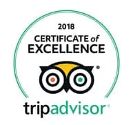 Certificado de Excelencia 2018 de TripAdvisor con logo característico.