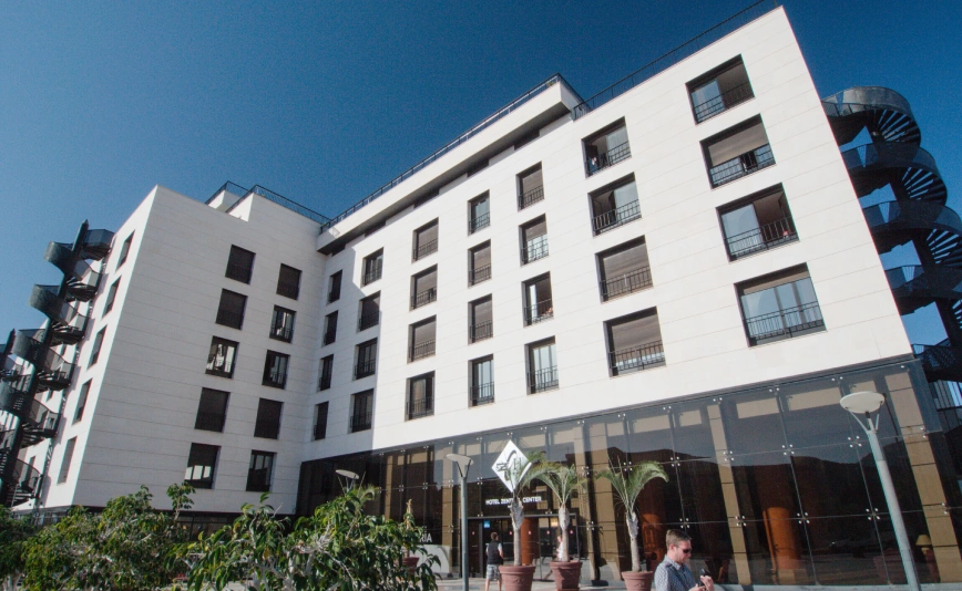 Zentral Center Hotel | Web Oficial