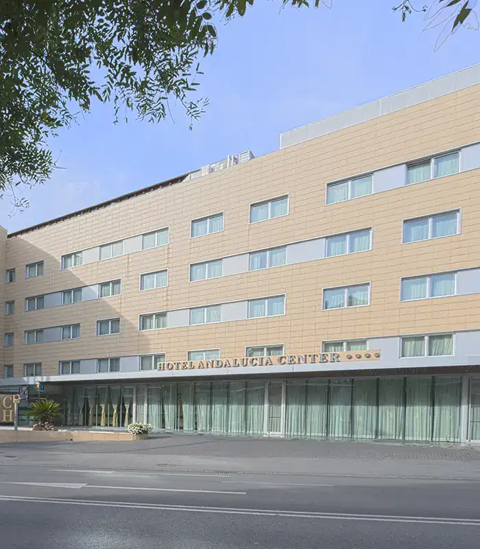 Fachada del Hotel Andaluc&iacute;a Center, edificio moderno con ventanas grandes.