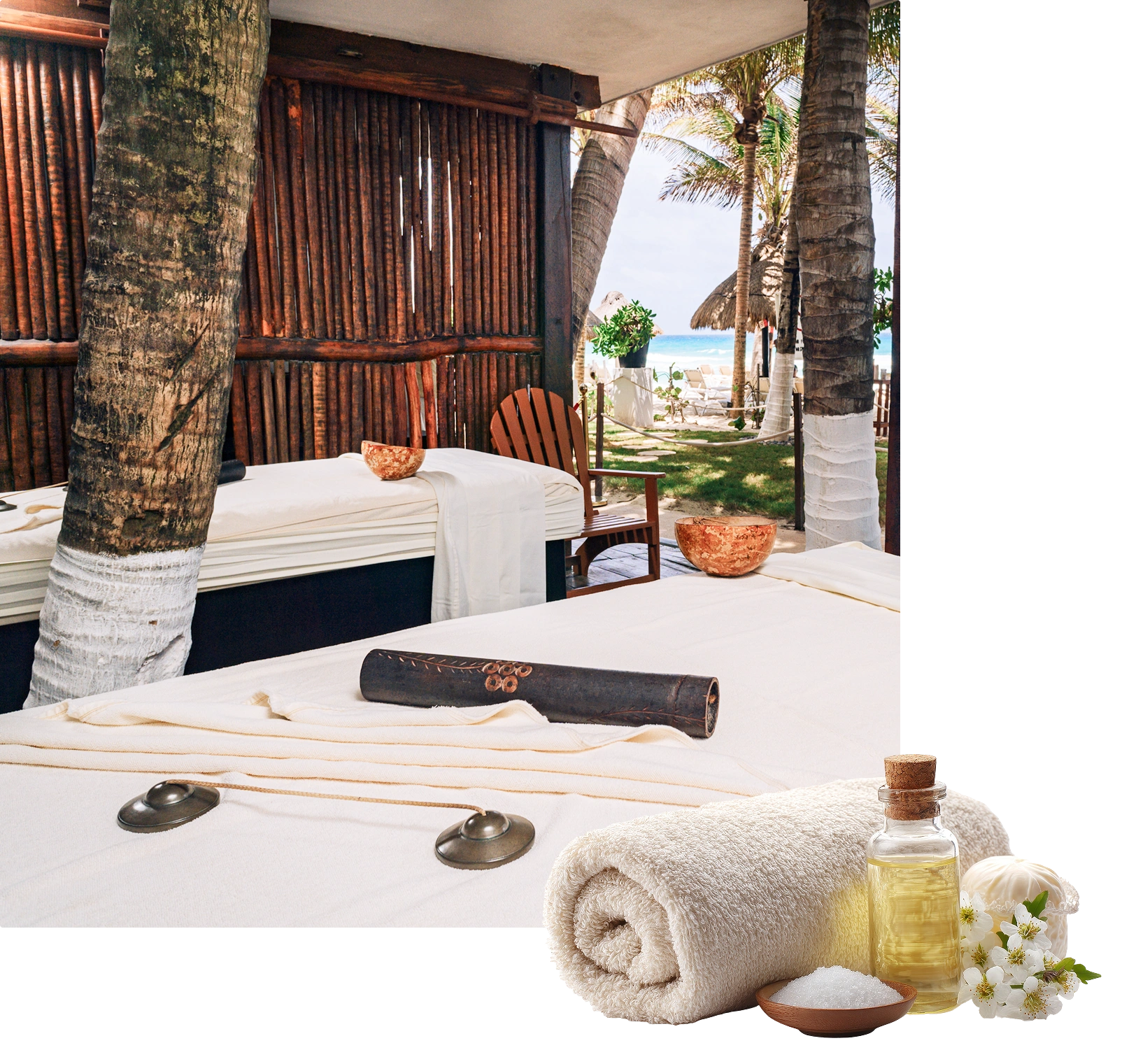 Camillas de masaje en una cabaña junto al mar, rodeadas de palmeras. Elementos de spa en primer plano.