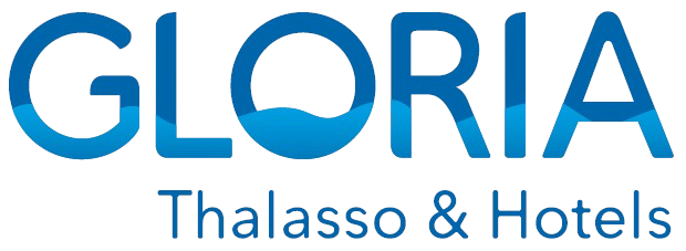 Logo de "GLORIA Thalasso & Hotels" en letras azules.