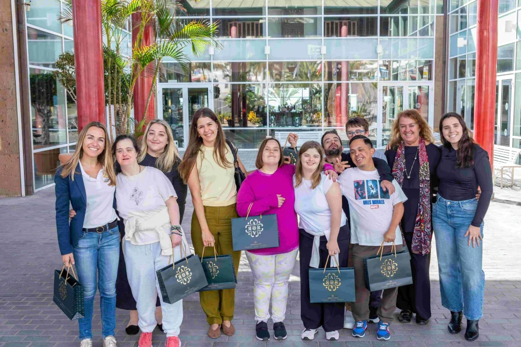 ¡Recibimos en Roca Nivaria a la Asociación Trisómicos 21! - Adrian Hoteles