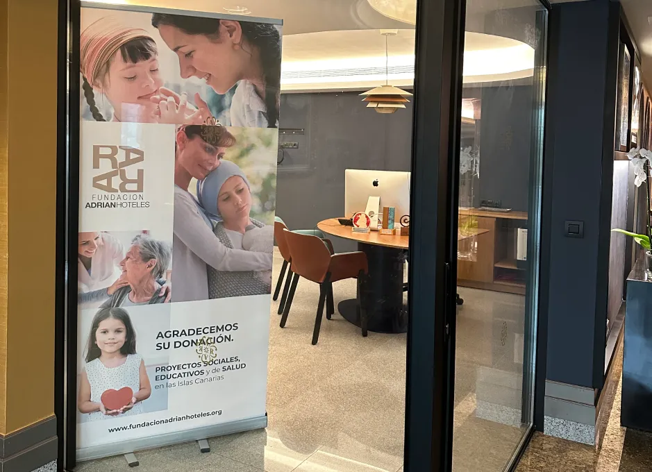 Banner de Fundación Adrián Hoteles, agradeciendo donaciones para proyectos en Islas Canarias.