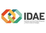 Logo del IDAE, Instituto para la Diversificación y Ahorro de la Energía, con formas entrelazadas.