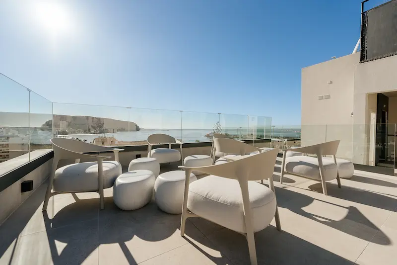 Experiencias y Servicios - Reveron Plaza