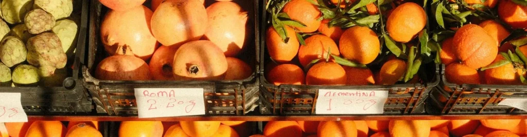 cestas de naranjas en mercadillos