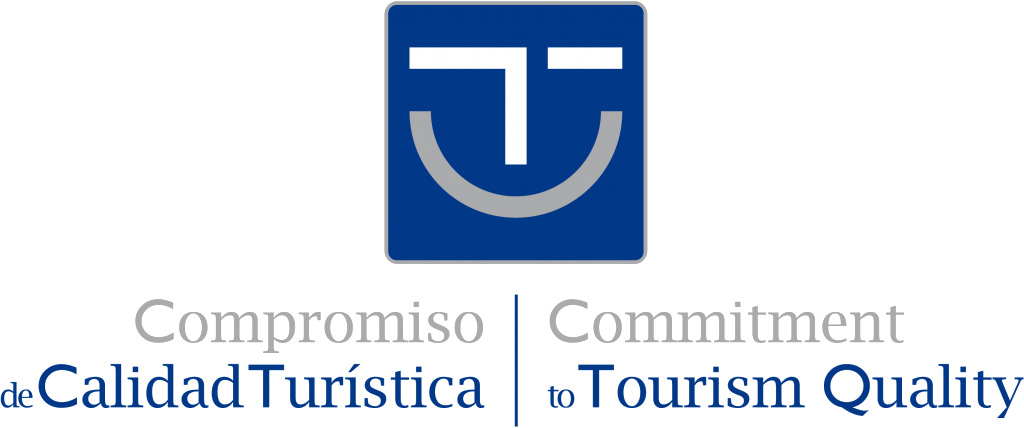 Logo de Compromiso de Calidad Turística con una cara sonriente estilizada.