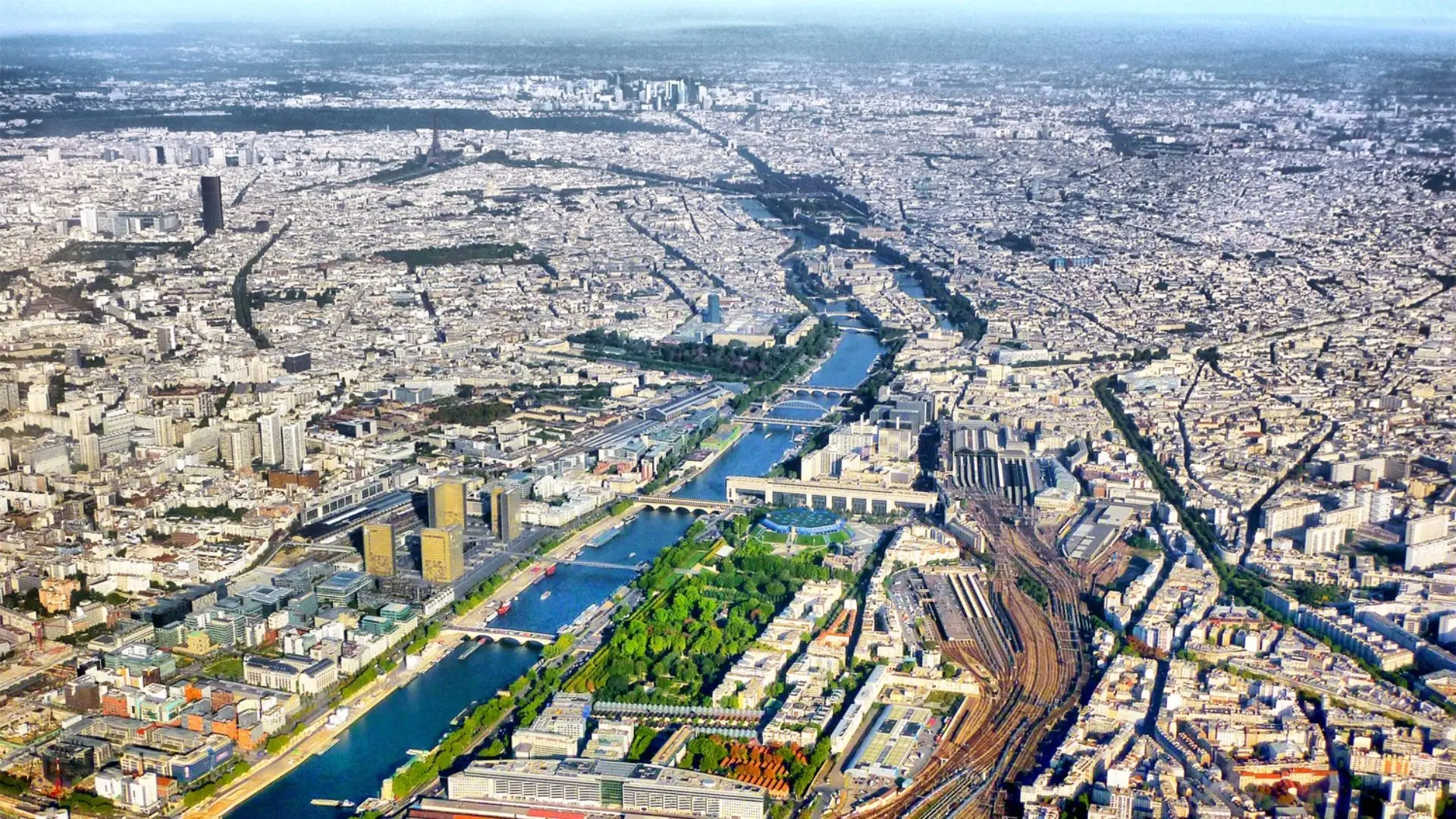 vista aerea del barrio de bercy en dia soleado