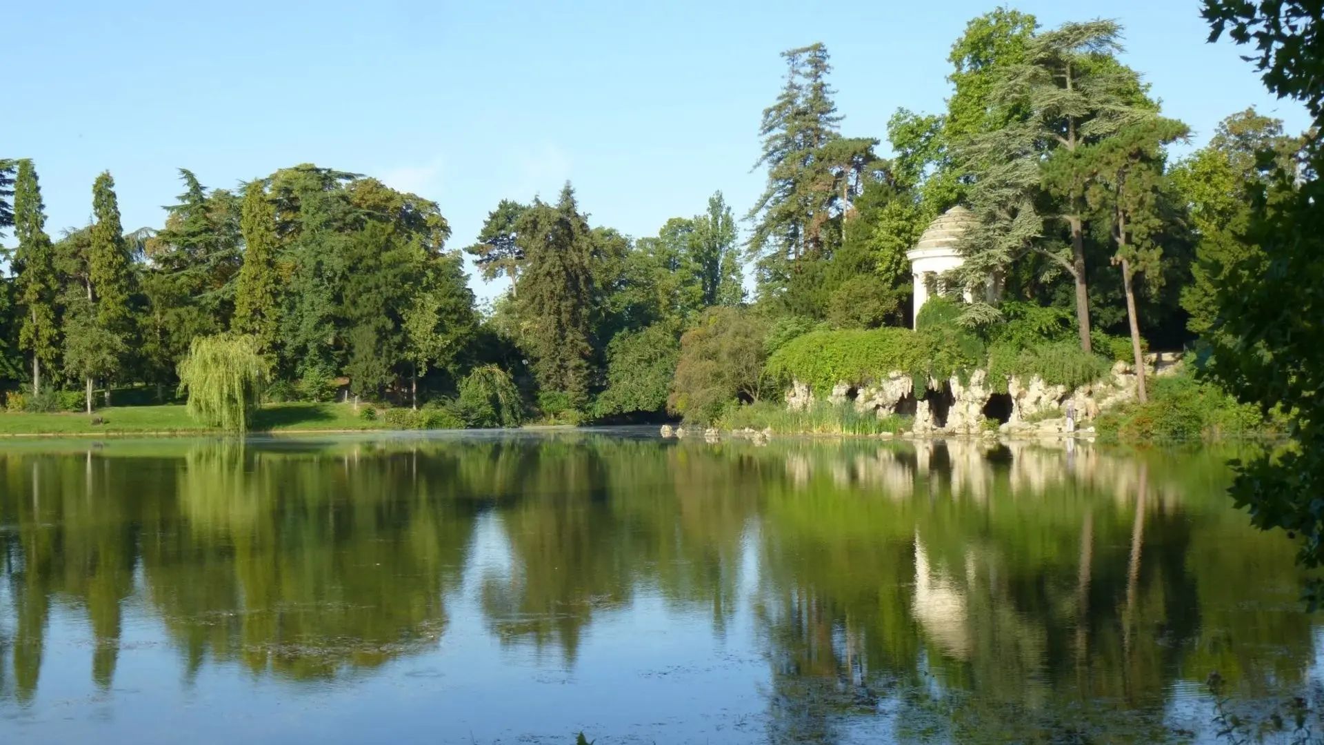 vista del lago y paisaje del Bois de Vincennes