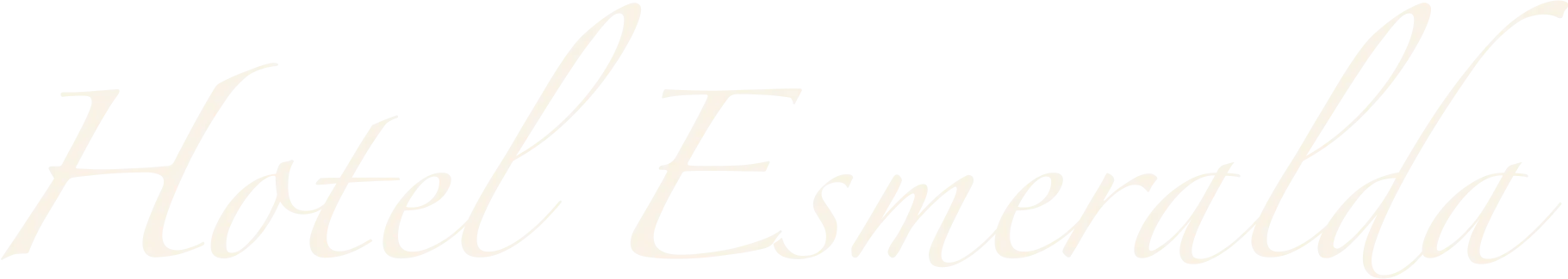 Hotel Esmeralda en tipograf&iacute;a cursiva blanca sobre fondo oscuro.