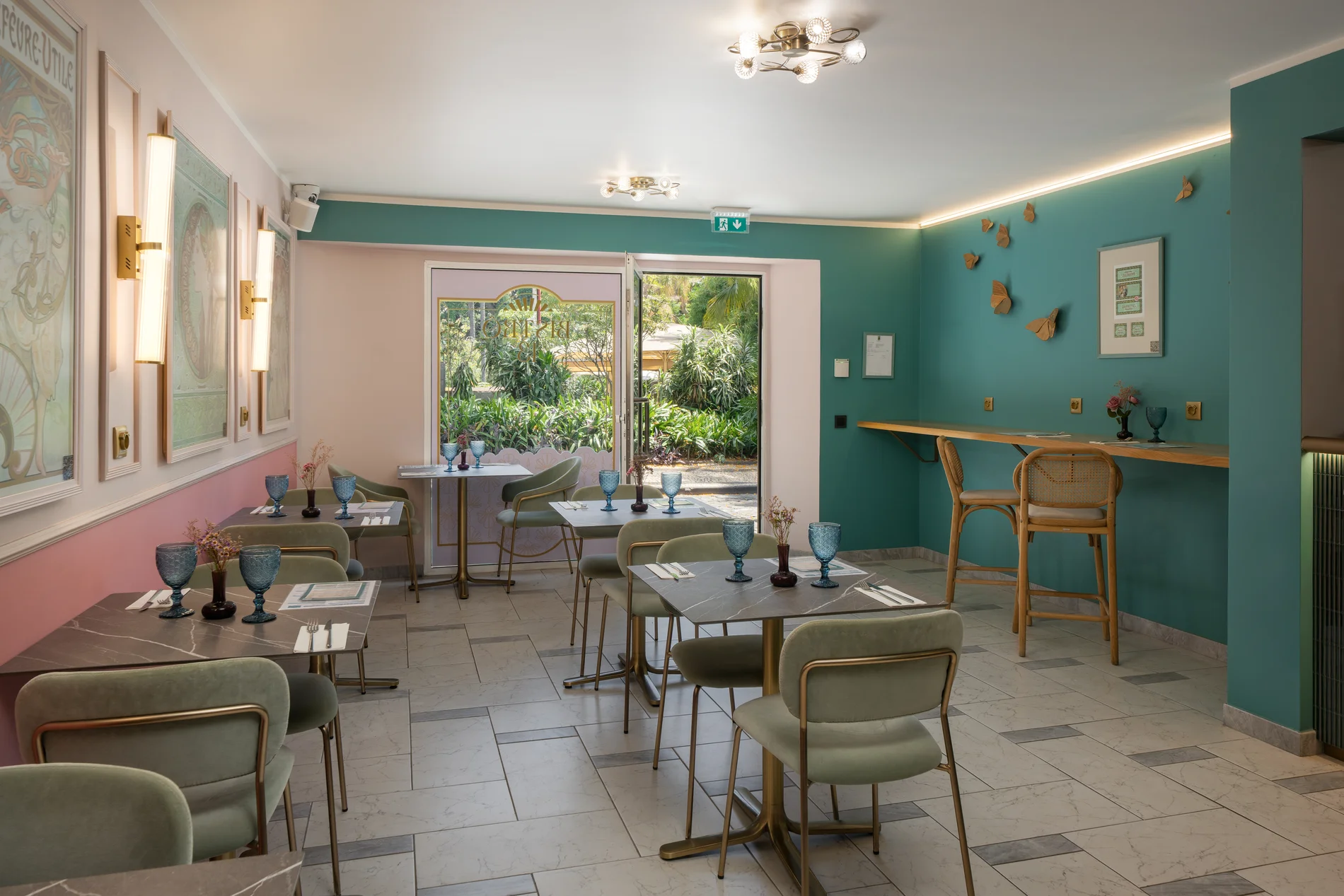 Restaurant & Bar - Madeira Hotel Group