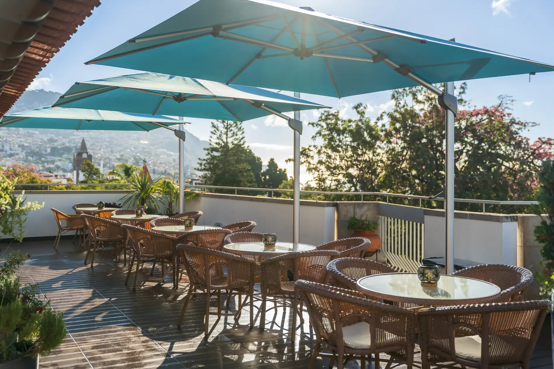 Restaurant & Bar - Madeira Hotel Group