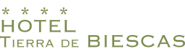 "Logo de Hotel Tierra de Biescas con cuatro estrellas verdes."
