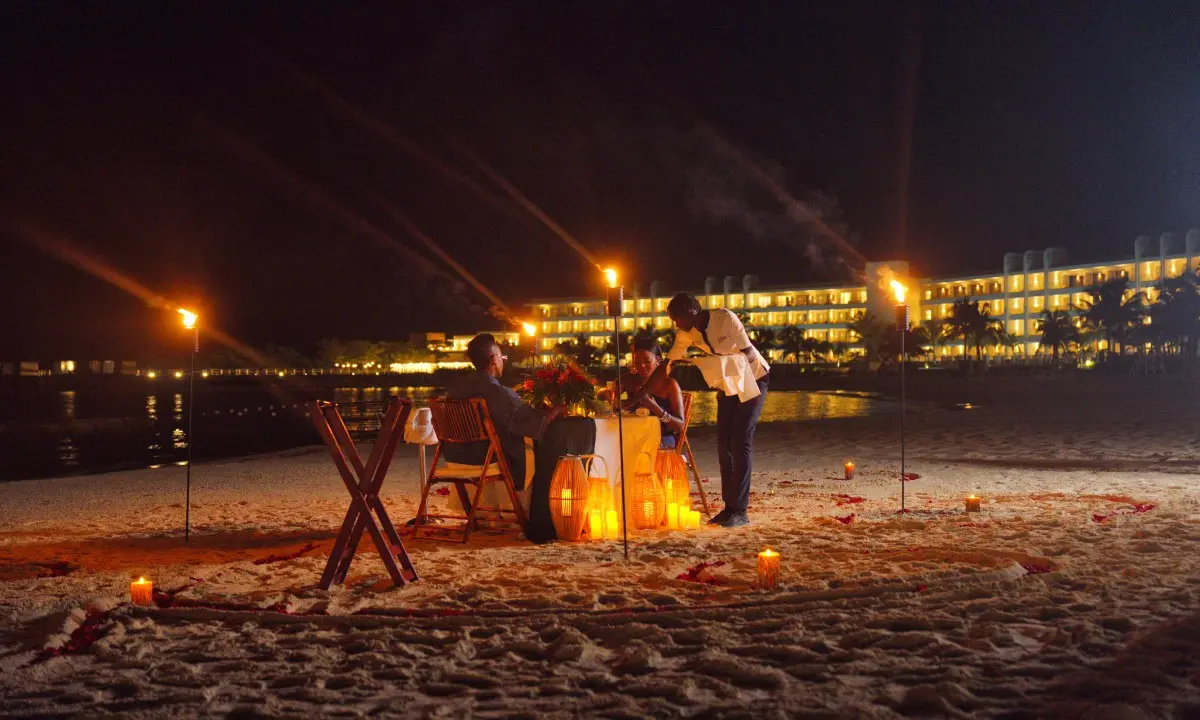 Pareja en cena rom&aacute;ntica en Princess Senses The Mangrove