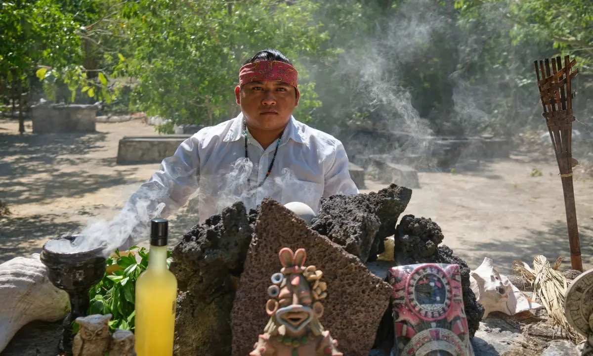 Schamane bei einem Maya-Ritual