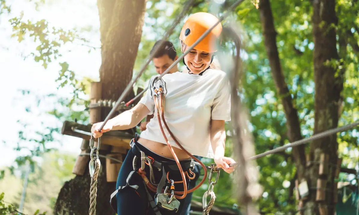 Pareja viviendo una aventura en Yaaman Park
