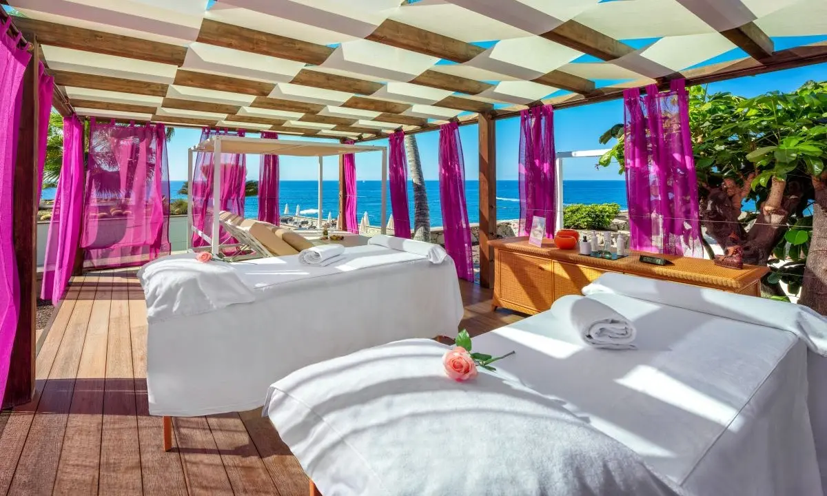 Outdoor massage area with sea views at the Adults Only TUI BLUE Suite Princess, Mog&aacute;n (Gran Canaria)