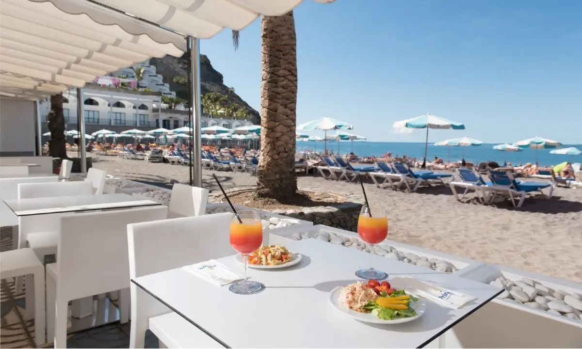 Beach Club terrace on Taurito Beach, Mog&aacute;n (Gran Canaria)