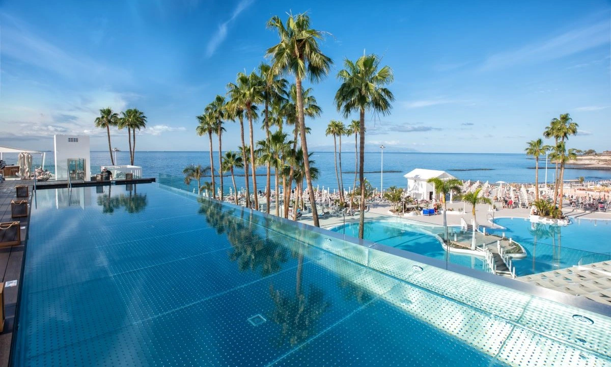 Ofertas Black Friday en hoteles de Tenerife, piscina infinity del Guayarmina Princess