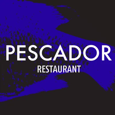 Logotipo &ldquo;PESCADOR RESTAURANT&rdquo; con fondo azul y sombras.