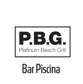Logo de P.B.G. &ldquo;Platinum Beach Grill&rdquo; con texto &ldquo;Bar Piscina&rdquo;