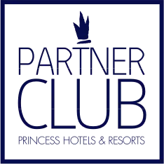 Logotipo &ldquo;Partner Club&rdquo; con fondo azul y texto inferior peque&ntilde;o.